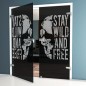 Ganzglastür Wild and Free Gelasert Auf Grauglas Ganzglastür Wild and Free Gelasert Auf Grauglas