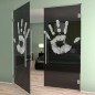 Pendeltür Hand Gelasert Auf Grauglas Pendeltür Hand Gelasert Auf Grauglas
