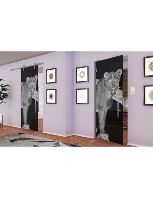 Pendeltür Löwin Gelasert Auf Grauglas