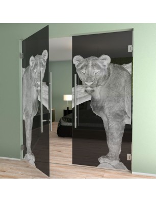 Pendeltür Löwin Gelasert Auf Grauglas