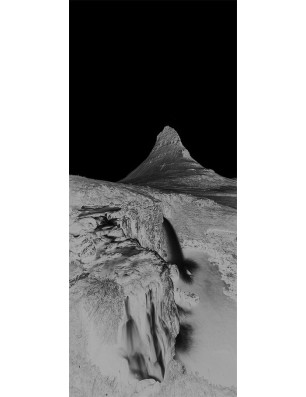 Lichtausschnitt Berg Gelasert Auf Grauglas