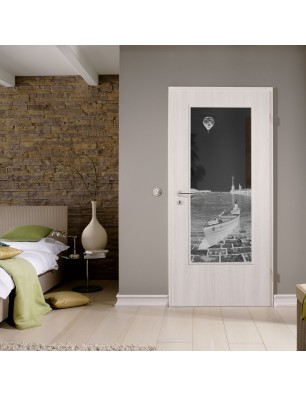 Lichtausschnitt Boot 4 Gelasert Auf Grauglas